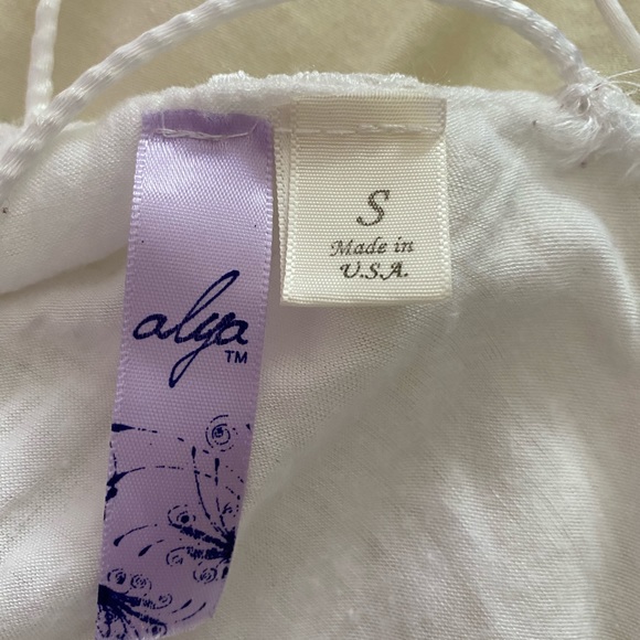 Lace White Tank Top - Picture 4 of 4